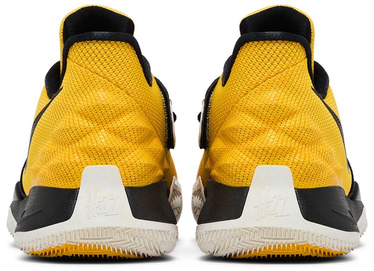 Nike Kyrie Low Amarillo