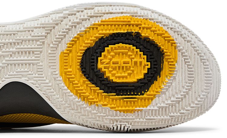 Nike Kyrie Low Amarillo