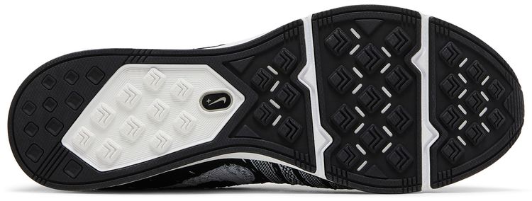 Nike Flyknit Trainer Black White