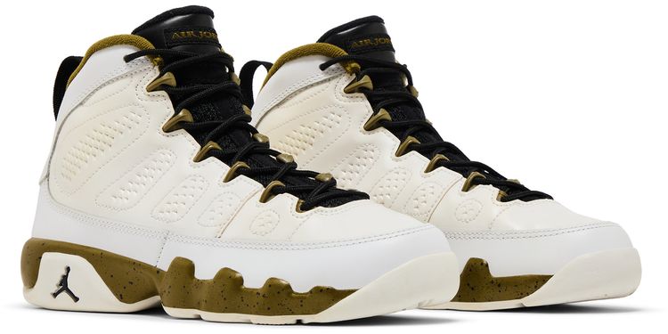 Air Jordan 9 Retro BG Statue