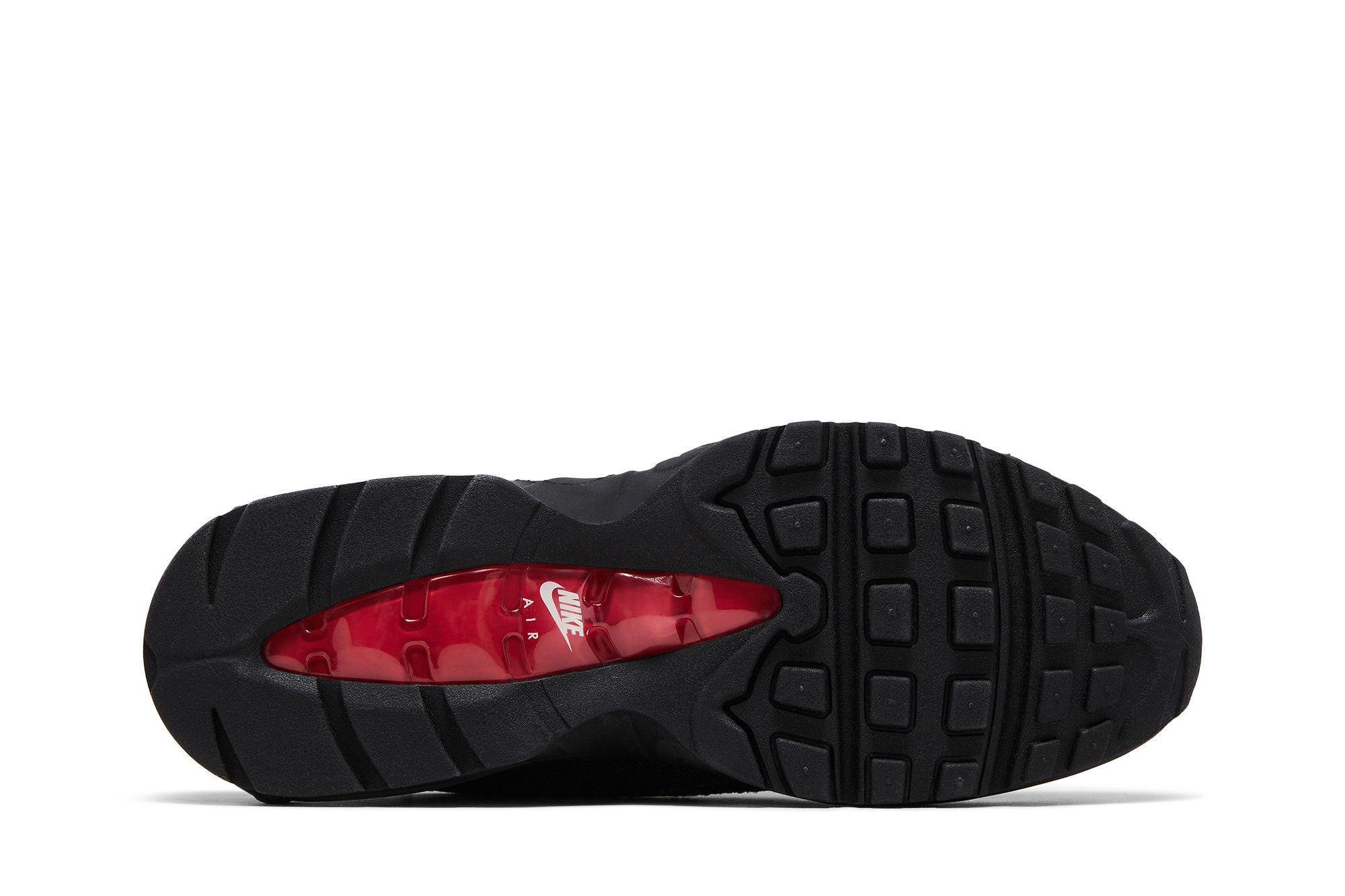 Imagem do solado do tênis Levi's x Air Max 95 OG 'Black Anthracite', predominantemente preto, com área central translúcida vermelha estampada com o logotipo Nike, visto de baixo.