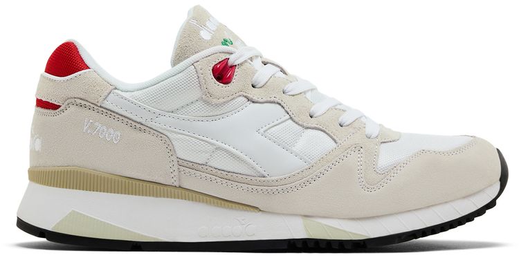 Diadora V7000