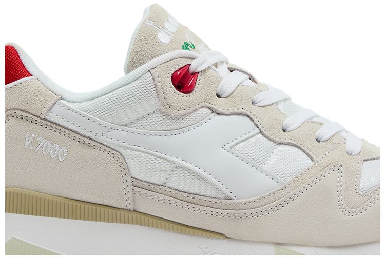 Diadora V7000