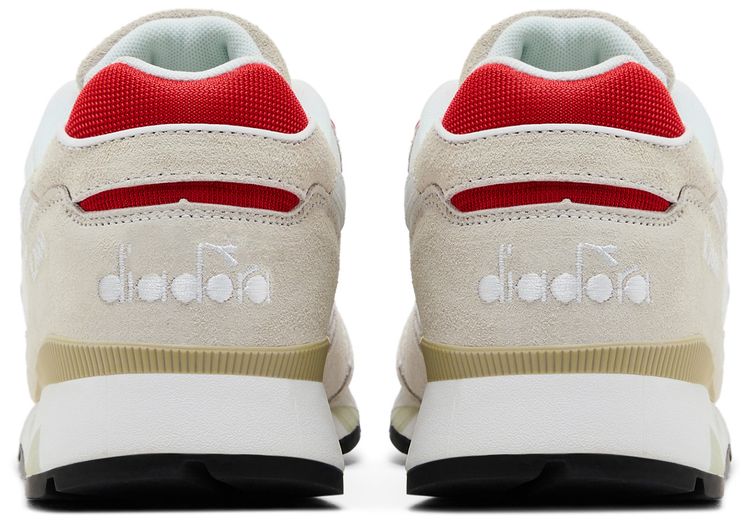Diadora V7000
