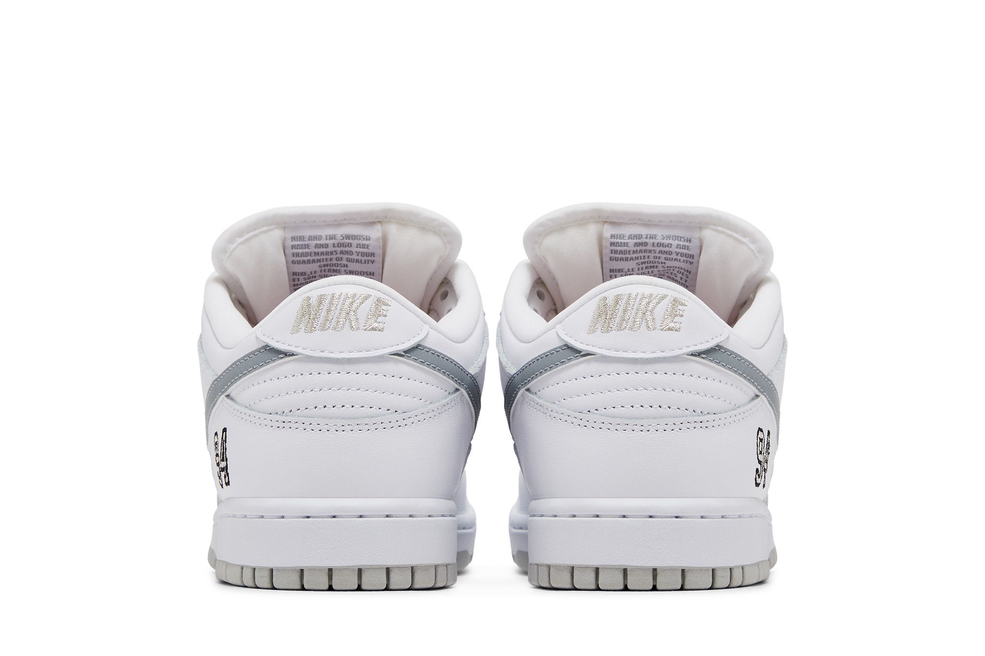 Nike SB Dunk Low Supreme ホワイト/シルバー　white Supreme x Nike SB Dunk Low White Metallic Silver HQ8487-100