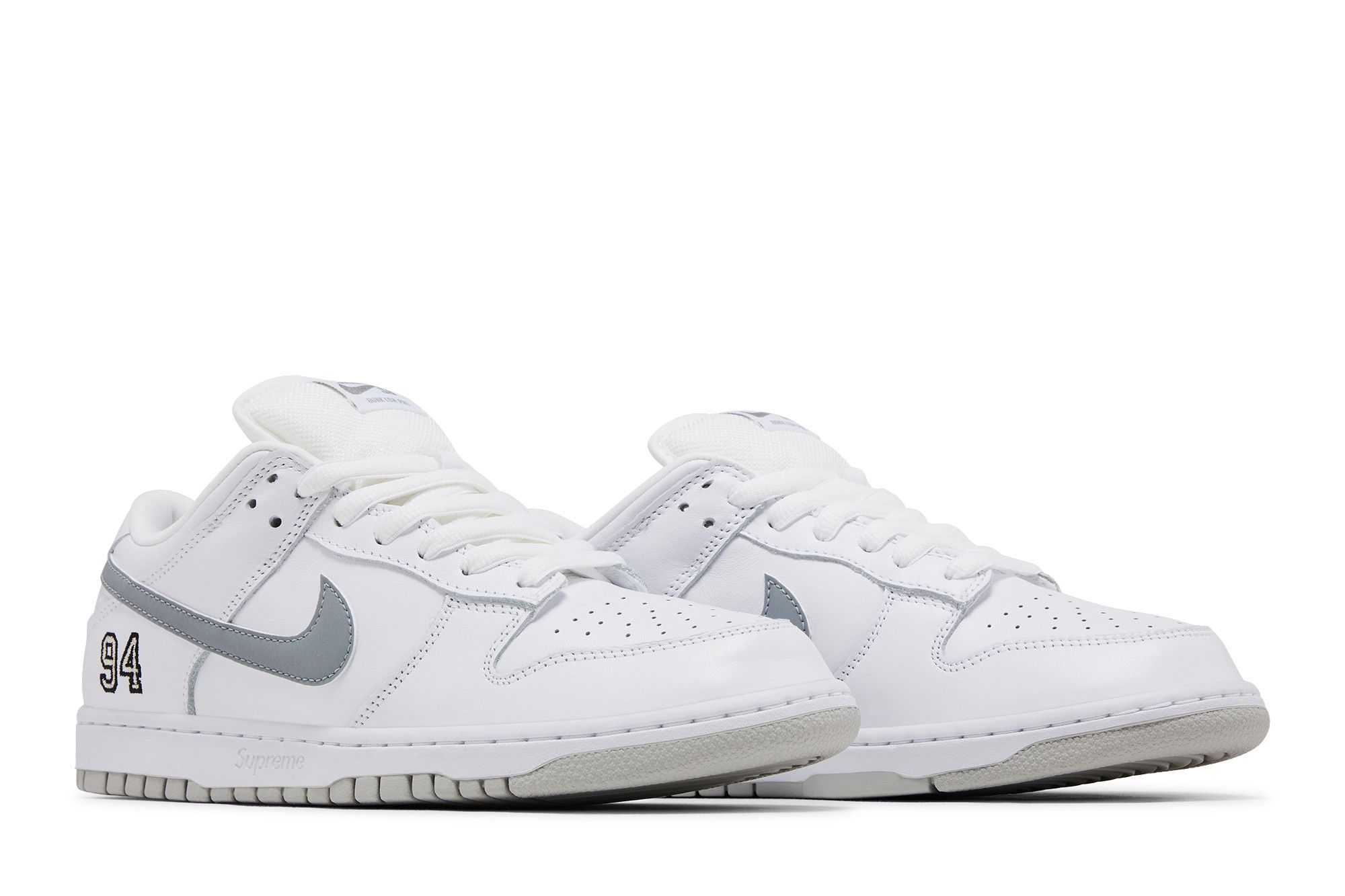 【29cm】Supreme × Nike SB Dunk Low White Supreme x Nike SB Dunk Low White Metallic Silver HQ8487-100