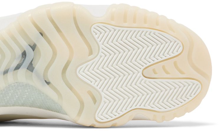 Wmns Air Jordan 11 Retro Pearl  Grand Finale