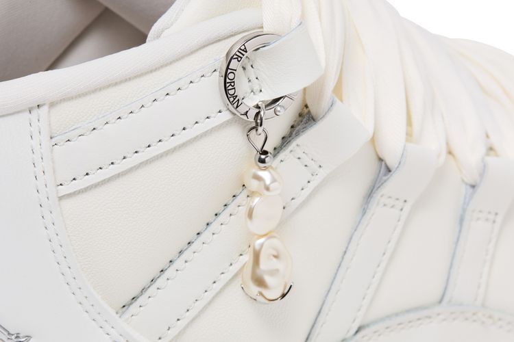 Wmns Air Jordan 11 Retro Pearl  Grand Finale