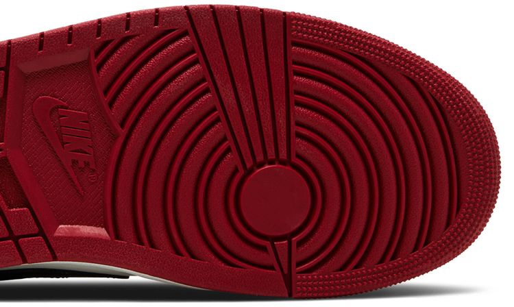 Air Jordan 1 Retro Low OG Chicago 2025