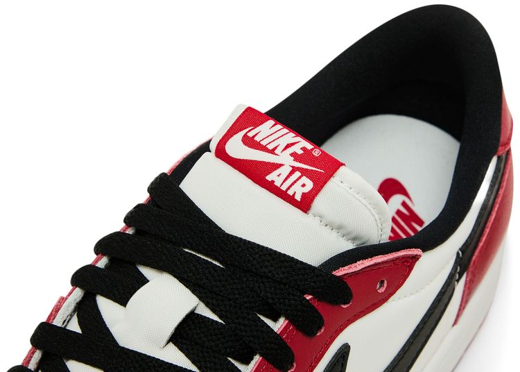 Air Jordan 1 Retro Low OG Chicago 2025