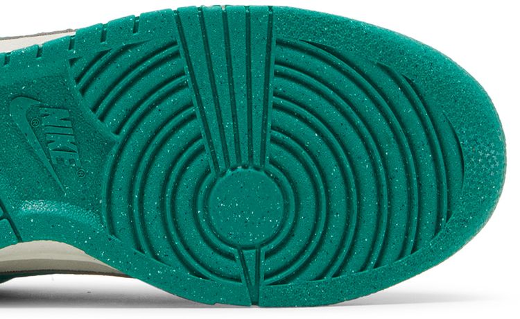 Nike Wmns Dunk Low SE 85