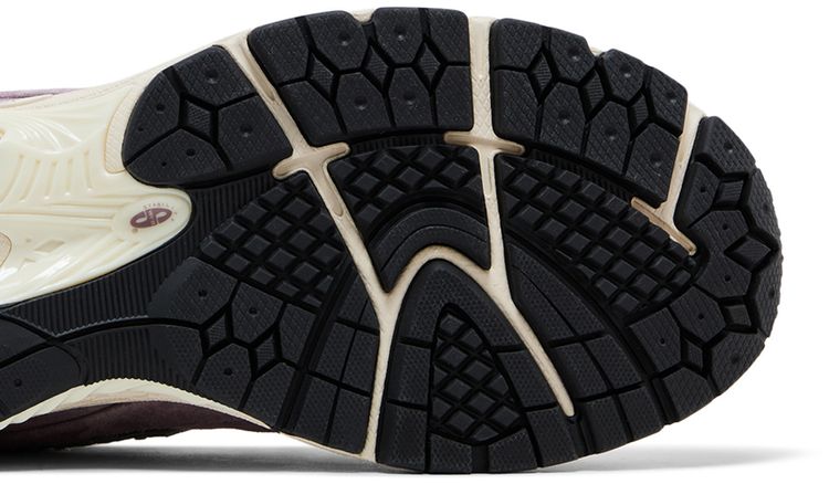 New Balance 2002R Ice Wine Linen