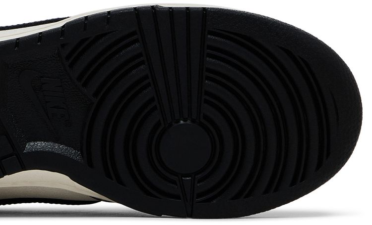 Nike Wmns Dunk Low SE Black Toe Bright Crimson