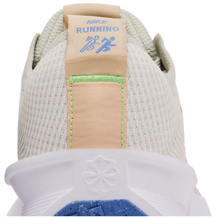 Nike Wmns Interact Run Light Bone Bright Mandarin