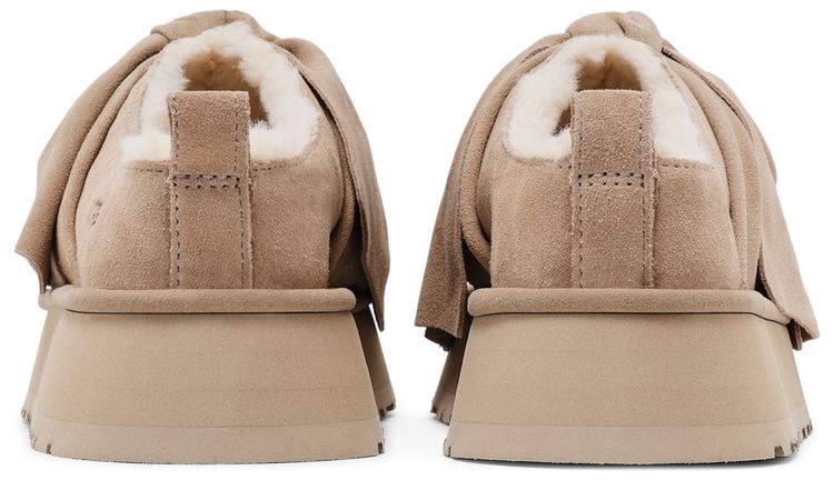 UGG Wmns Platform Slip On Bow Slipper Sand
