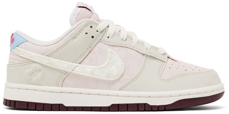 Nike Wmns Dunk Low Valentines Day 2026
