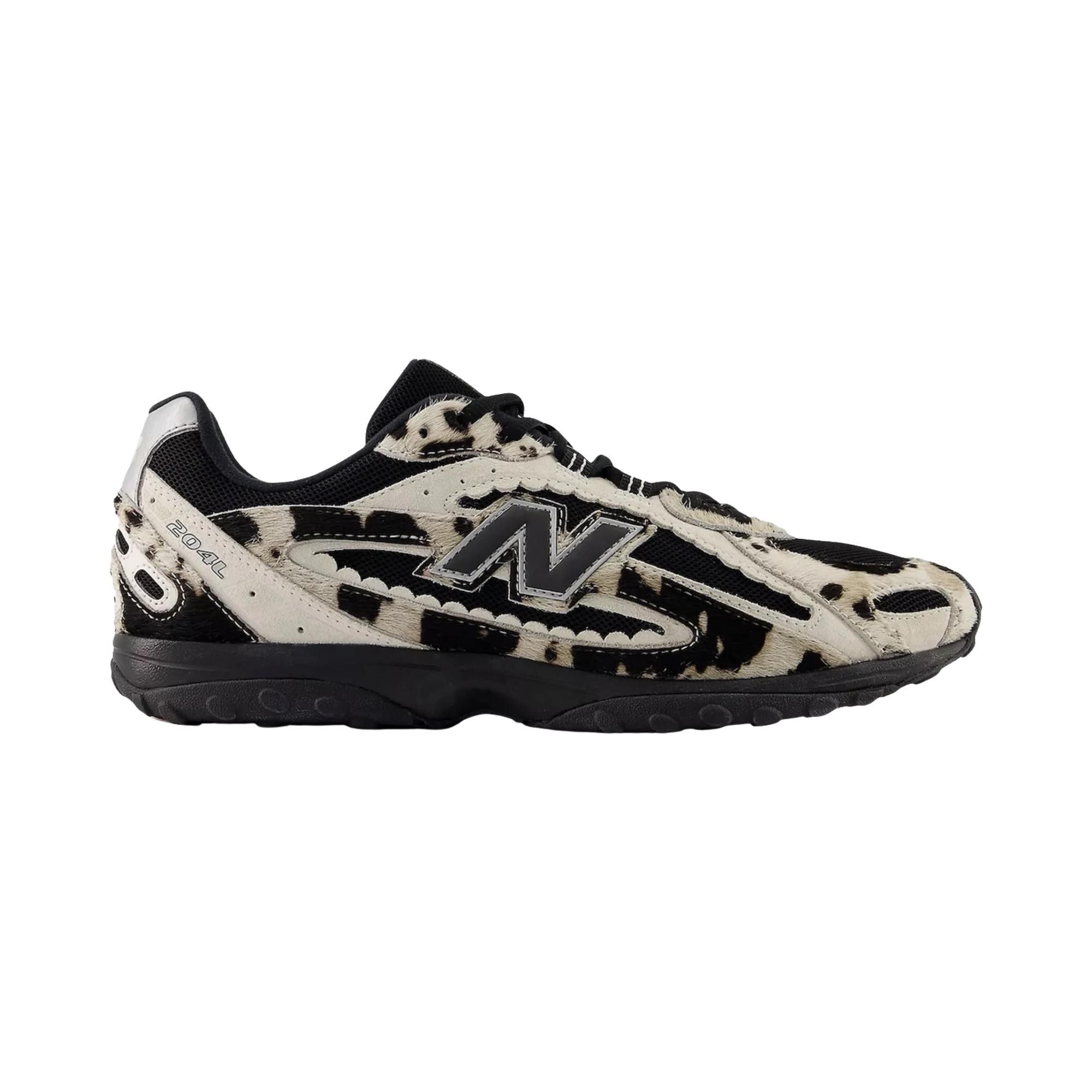 新品　New Balance \"COW GIRL\" BLACK/WHITE New Balance finally listened—more cute 204L colorways are on the