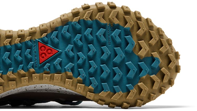 Nike ACG Mountain Fly Low GORE TEX College Grey Picante Red