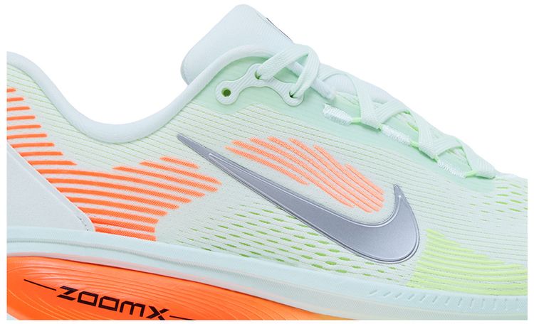 Nike Vomero 18 Barely Green Hyper Crimson