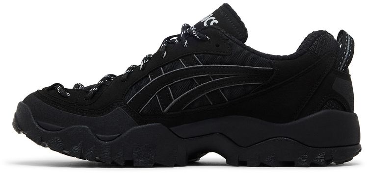 ASICS Gel Pickax Triple Black