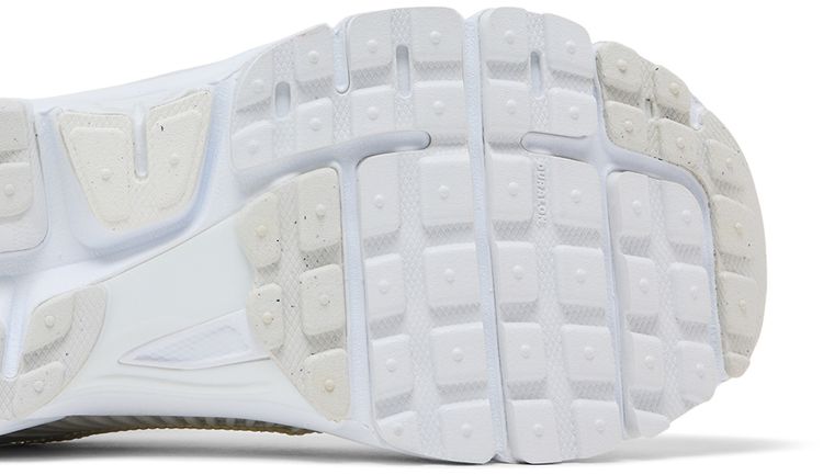 Nike Wmns Air Zoom Vomero 5 Triple White