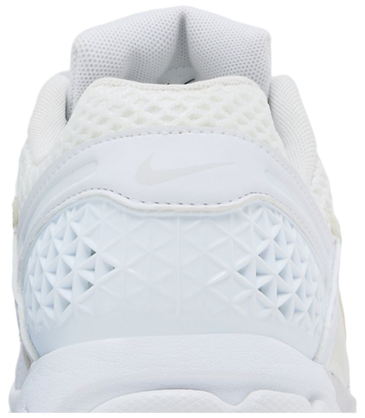 Nike Wmns Air Zoom Vomero 5 Triple White