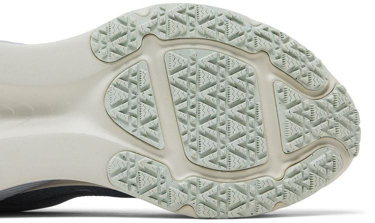 Nike Vomero 18 GORE TEX Reflective Pure Platinum Metallic Silver
