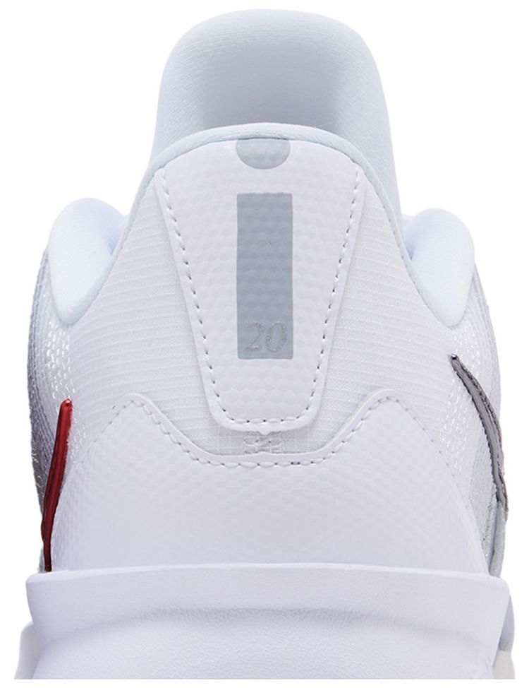 Nike Wmns Sabrina 3 Me vs Me