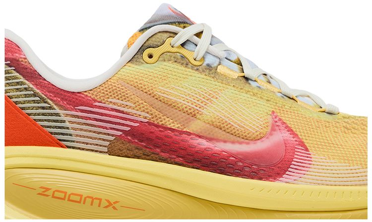 Nike Vomero 18 International Running Pack