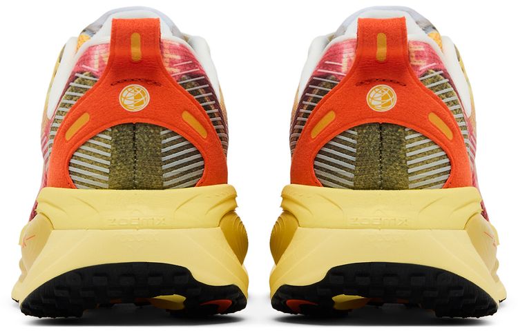 Nike Vomero 18 International Running Pack
