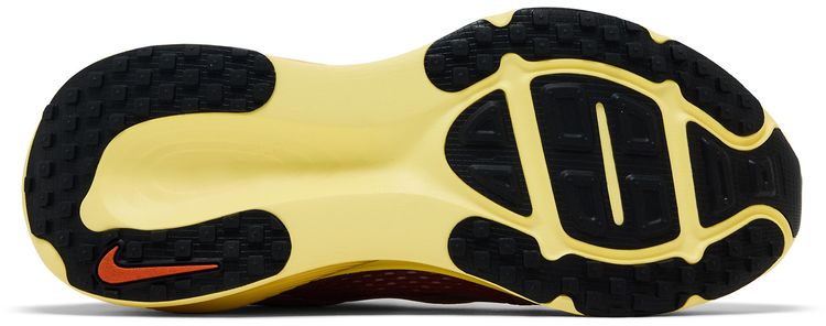 Nike Vomero 18 International Running Pack