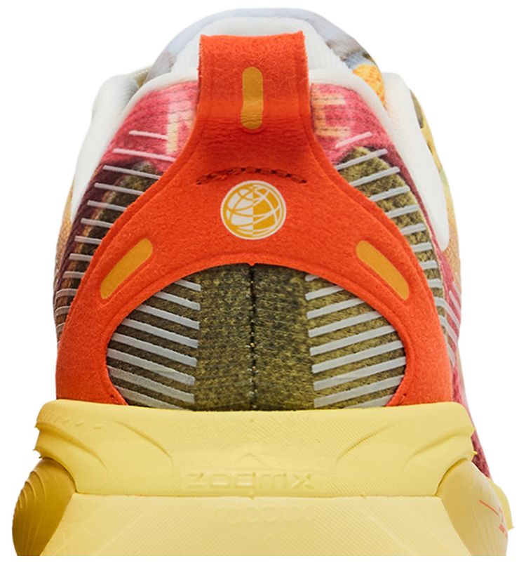 Nike Vomero 18 International Running Pack