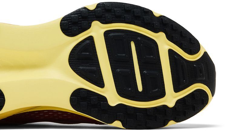 Nike Vomero 18 International Running Pack