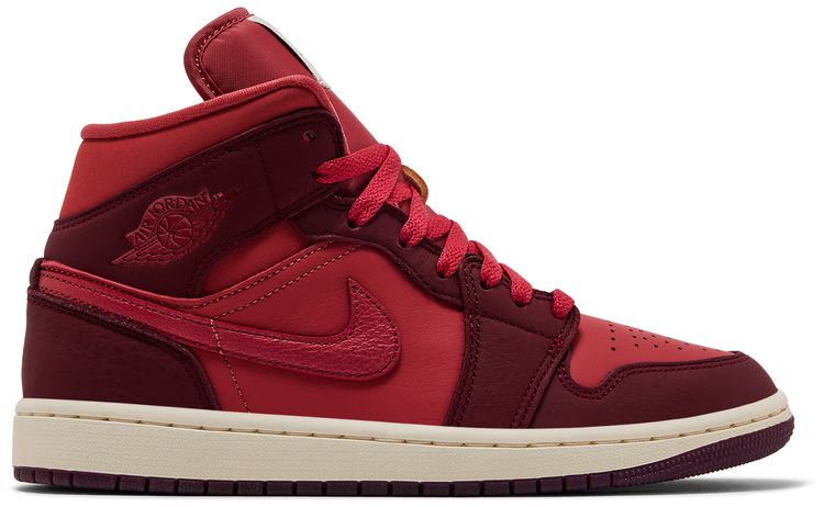 WMNS Air Jordan 1 Mid SE Valentines Day