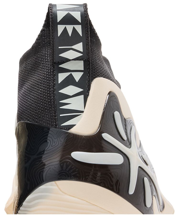 Li Ning Way of Wade 11 Hall of Fame
