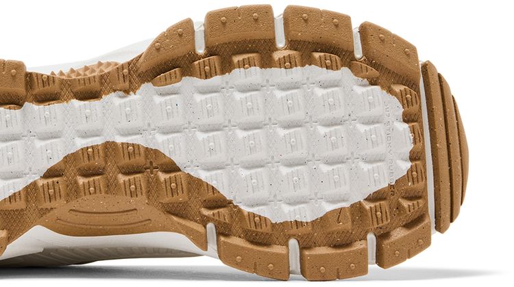 Nike Wmns Zoom Vomero 5 Roam Winterized Sail Light Stone Gum