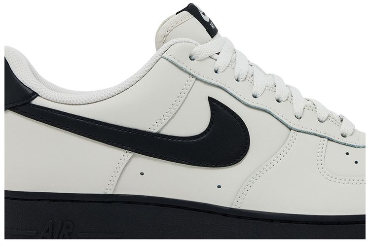 Nike Air Force 1 07 Light Bone Black