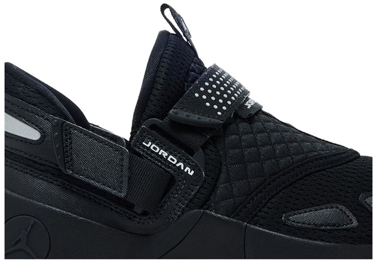 Air Jordan Wmns Jordan Trunner LX Triple Black