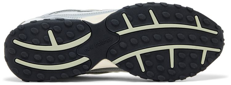 New Balance 204L Silver Metallic Sage Green