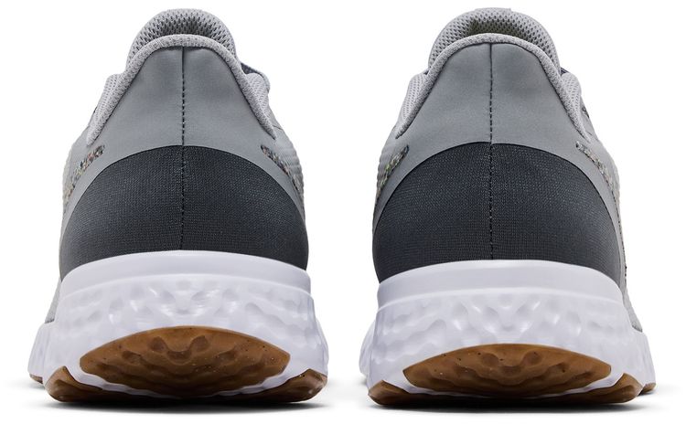 Nike Revolution 5 Premium Wolf Grey