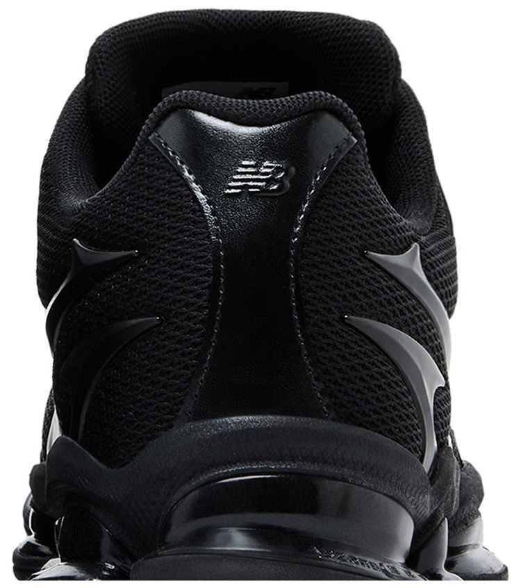 New Balance 2000 Black Metallic