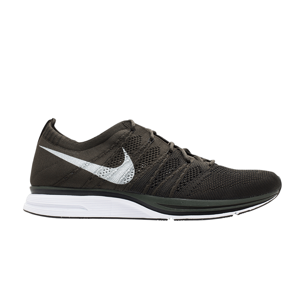 flyknit trainer black and white