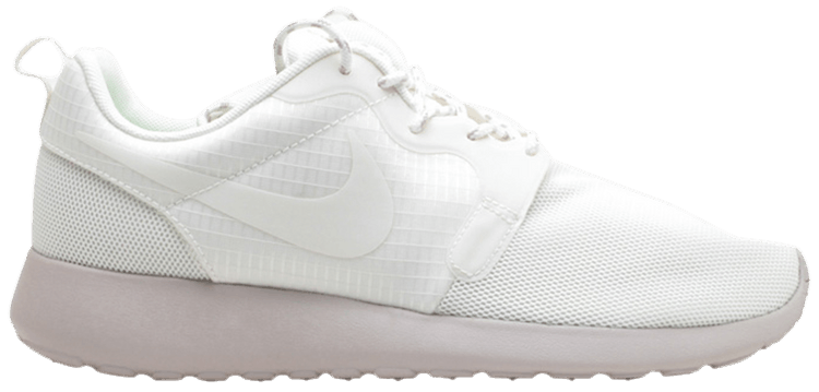 Nike roshe run triple white top