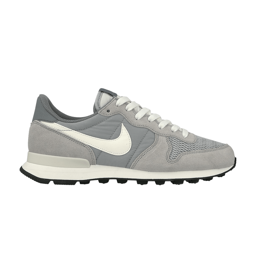 nike internationalist trainers in beige
