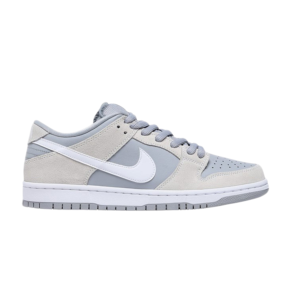 gray and white nike dunks