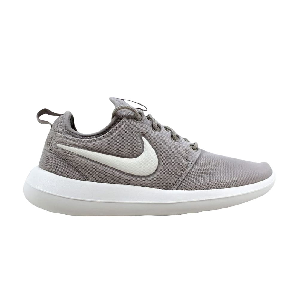 Pre-owned Nike Wmns Roshe Two 'light Iron Ore' | White | Women's Size 7
