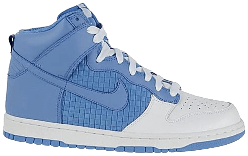 university blue dunk on feet