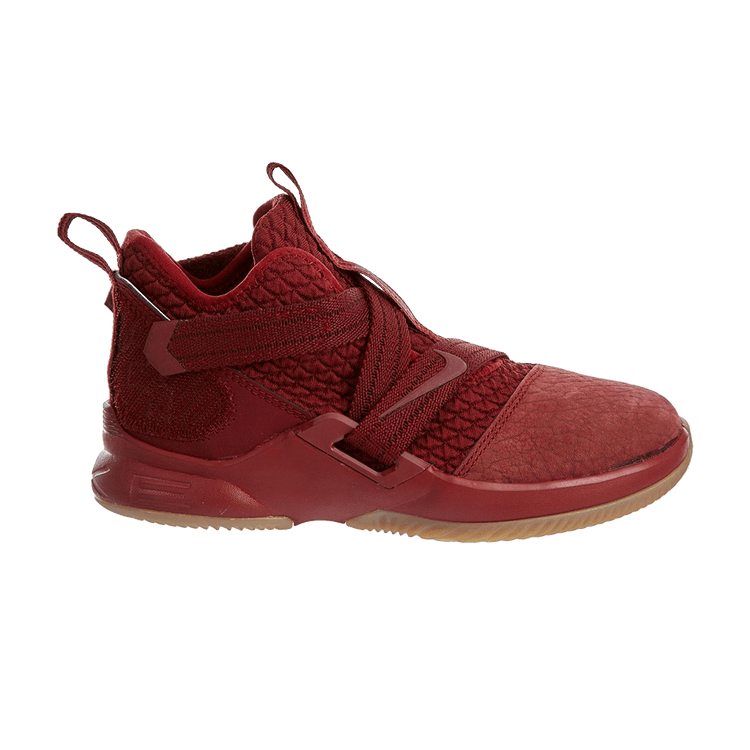 Nike lebron soldier xii boys hotsell