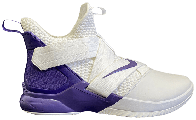 Lebron soldier 12 on court online