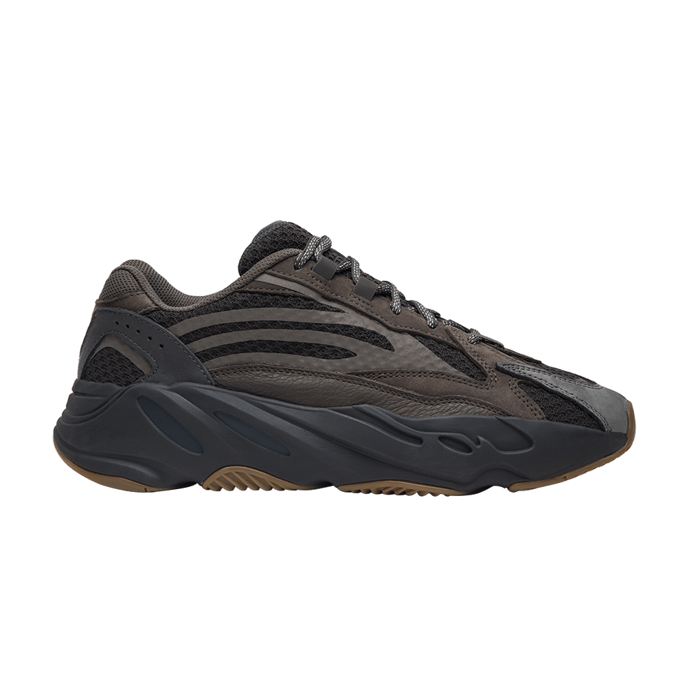 black yeezy boost 700 v2